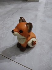 Volpe seduta con Coccinella Thun Bosco Incantato Thun