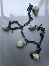 FINTA CATENA CON TESCHI DECORAZIONE HALLOWEEN FESTA HORROR