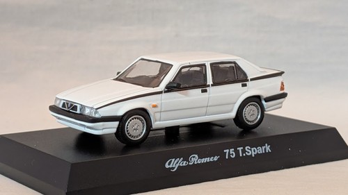 Kyosho alfa romeo 75 - alfa,