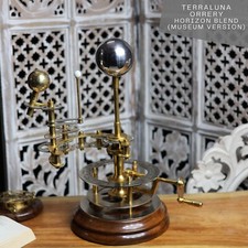 Orrery in ottone, che mostra