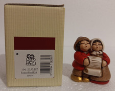 THUN Presepe Classico: Bambini canterini rosso - S535A82 - Fuori Produzione