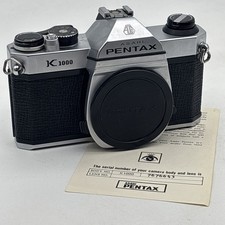 Asahi Pentax K1000 fotocamera reflex pellicola 35 mm solo corpo con tappo e scheda testata e funzionante