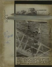 1968 Stampa Foto Atleta Messicano Eduardo Moreno porta la torcia olimpica, Messico