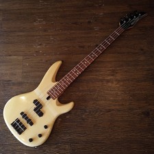 Basso elettrico Yamaha RBX