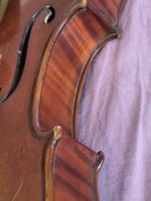 vecchio violino con etichetta Apparut