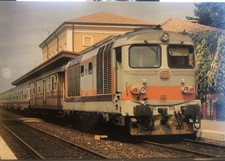 LEGNANO 1989 - Locomotiva Diesel D.445.1114 in testa a un treno di carrozze per