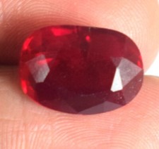 Pietra preziosa rubino rosso birmano taglio ovale naturale 7,85 ct certificata