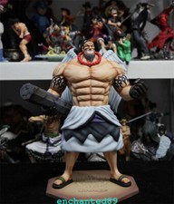 Statua statuina dipinta in