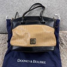 Borsa a tracolla Dooney and Bourke Beacon marrone nera in pelle goffrata con cerniera a cupola