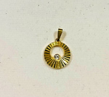 ancien pendentif métal doré