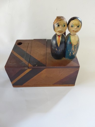 Vintage wooden kissing couple - wooden,