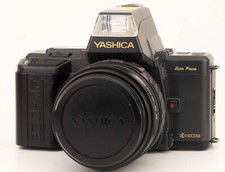 YASHICA 230-AF 35mm FILM SLR CAMERA WITH FLASH AND 28-85mm F3.5-4.5 LENS