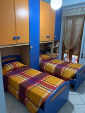 cameretta ragazzi con armadio