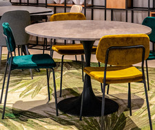 Tavolo Flow con Base in