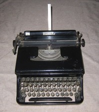 Grande vecchia macchina da