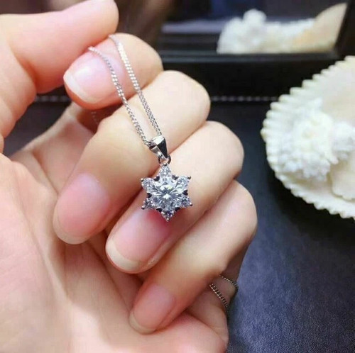 Ciondolo solitario diamante