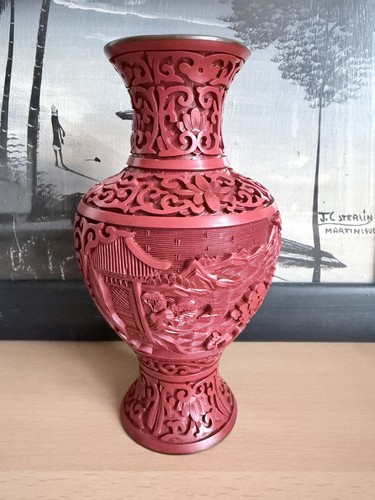 Vaso cinabro rosso intagliato