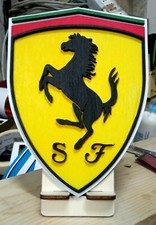 Scudetto Ferrari in legno