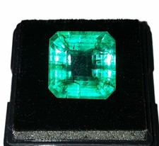 Smeraldo colombiano naturale