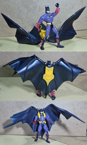 Batman con ali possenti - possenti,