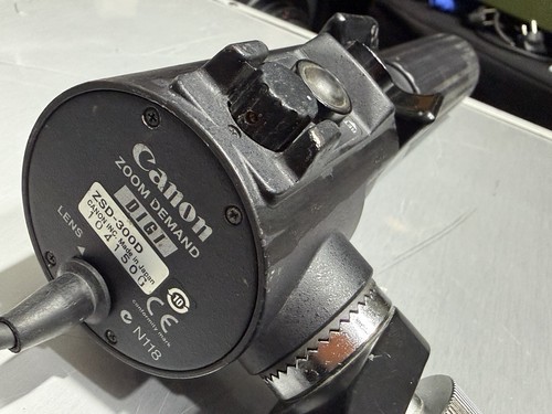 Canon zsd 300d zoom demand - canon,