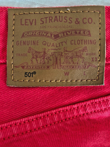 Levis 501 scritta rosso con - in,