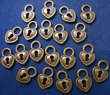 20 Heart with key hole shaped