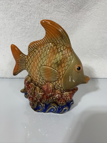 Statuina pesce ceramica tono