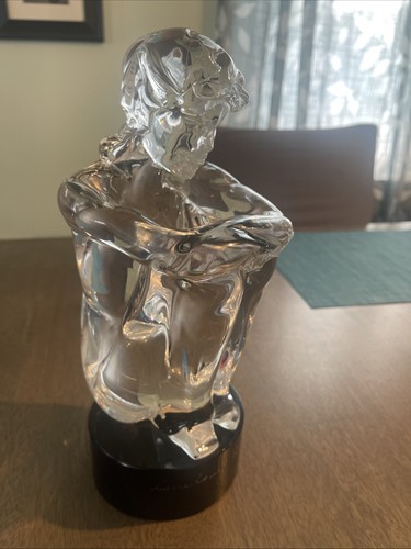 Bellissima scultura ragazzo