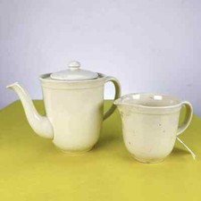 lattiera e teiera in ceramica