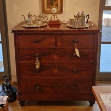 Comò  in piuma di mogano. '800 Inglese