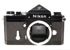 Nikon F nera con prisma