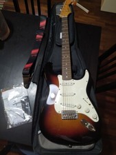 Squier By Fender Stratocaster Classic Vibe 60s 3TS + Custodia + Tracolla + Locks