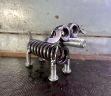 Statuina cane salsiccia arte