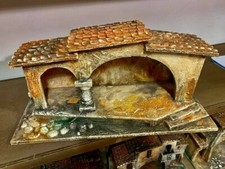 Presepe stile popolare capanna legno ceramica MMfecit ambientazione natività