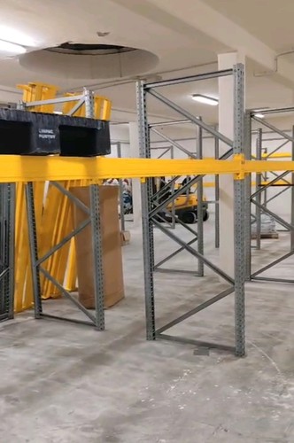 Scaffalatura industriale porta - scaffalatura,