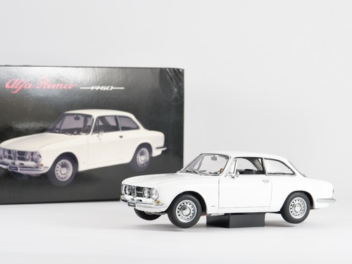 Auto art alfa romeo - 1/18,