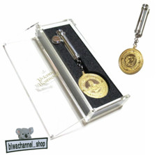 Collana con monete - , accendino