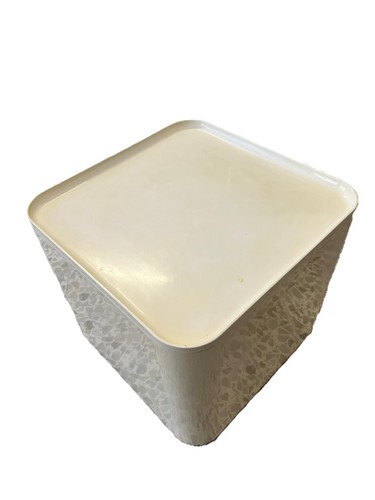 Tavolino cubo con rotelle - a,