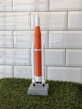 Artemis II Rocket SLS replica