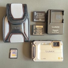 Set fotocamera esterna Panasonic LUMIX FT-3 con custodia caricabatterie da 2 ...