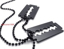 Collana con ciondolo lama nera