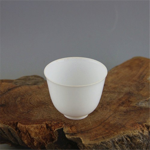 Vecchia tazza gomma sottile