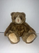 Orso marrone dorato con naso