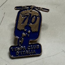 spilla commemorativa del 70° anniversario del Vespa Club d'Italia 