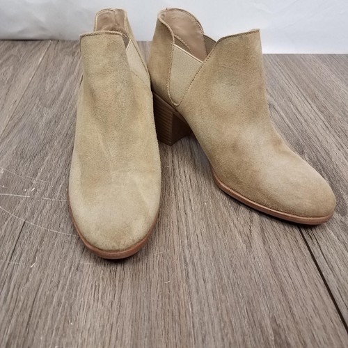 Stivaletti scamosciati beige
