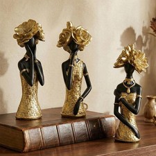 Collezione di statue di donne