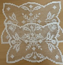 Coppia Di Centrino ovale in pizzo tombolo cm. 33x 22 -29 x 20  lavorato a mano