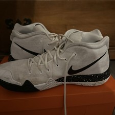 Taglia 13 Kyrie 4 Oreo’s