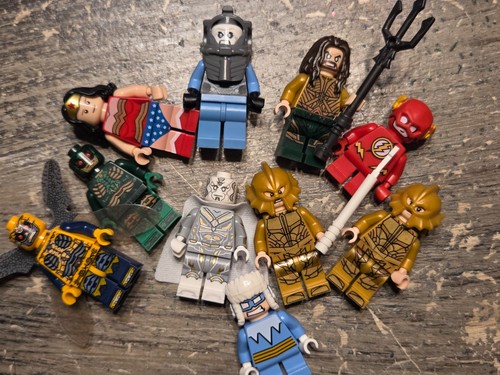 Lego minifigure action - dc,